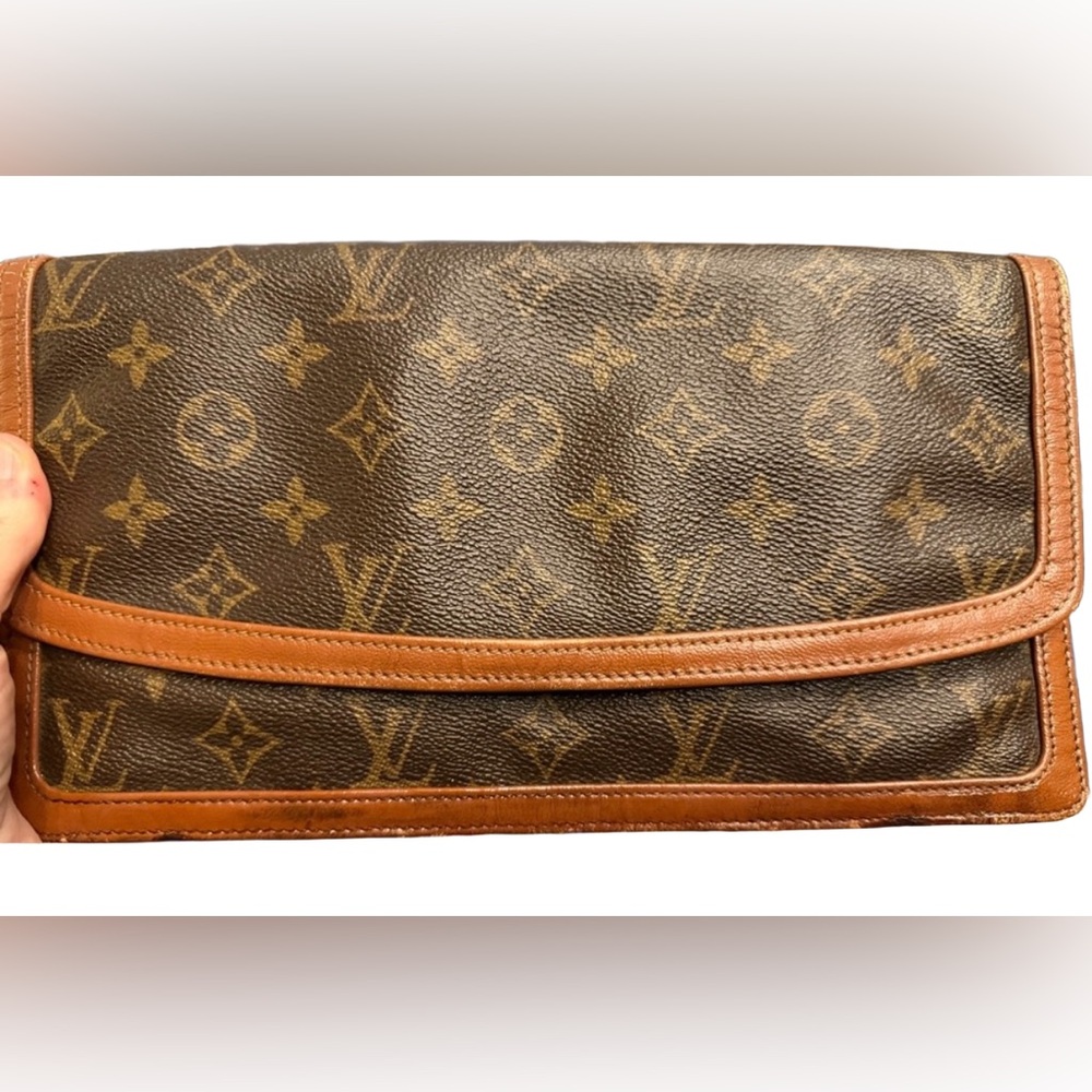 Louis Vuitton Clutch
Dame Pochette GM
